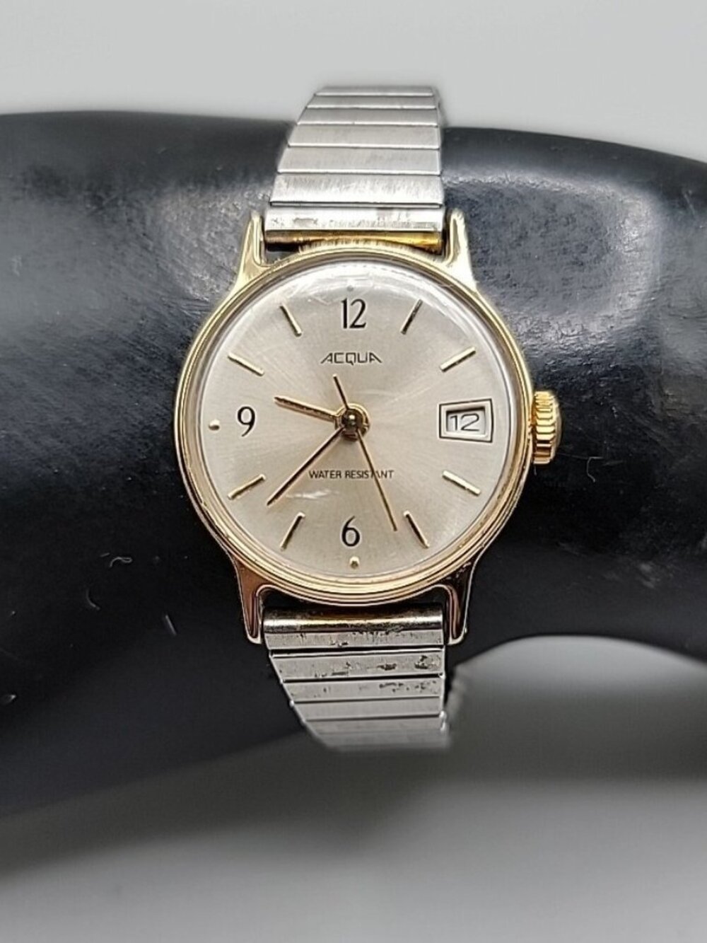 Vintage Acqua Ladies Wind Watch 6" Silver Tone Elastic Band 25mm Day Window